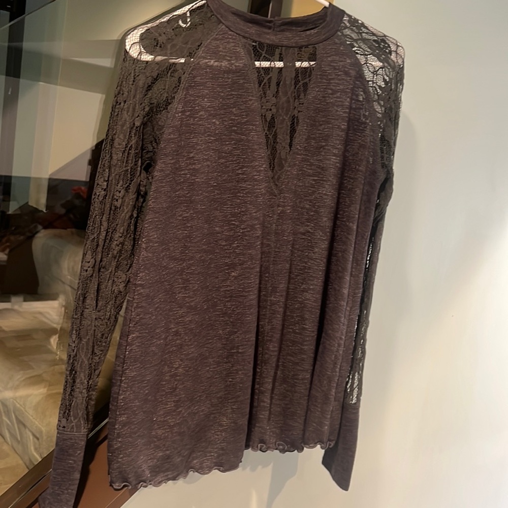 Women’s long sleeve top